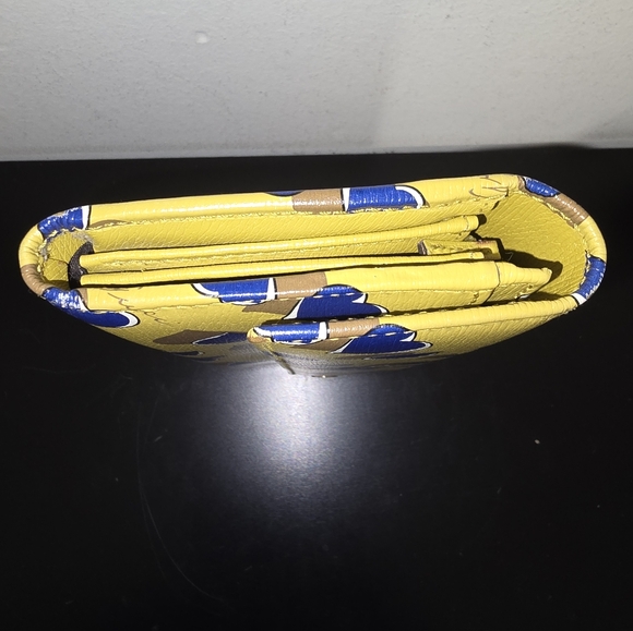 Gucci Continental Flap Calfskin Heartbeat Print Yellow Wallet - Picture 4 of 11